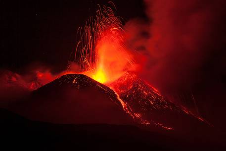 Strombolian activity at the Southeast Crater, a small lava flow go slowly into the Valle del Bove.