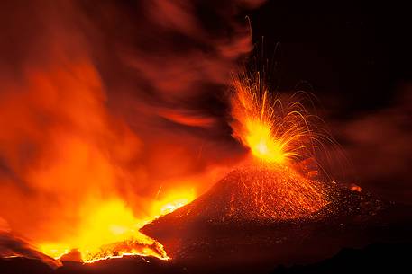 Lava fountains and lava flow at the Southeast Crater