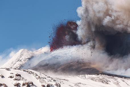 9th paroxysm of 2013 explosive activity (lava bombs)