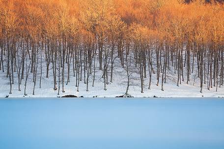 Maulazzo lake frozen