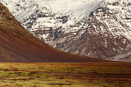 Mountain detail along jvegur