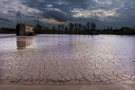 Paradox: aridity and flood in the Ponte di Piave country, Veneto, Italy, Europe Paradox: aridity and flood in the Ponte di Piave country, Veneto, Italy, Europe