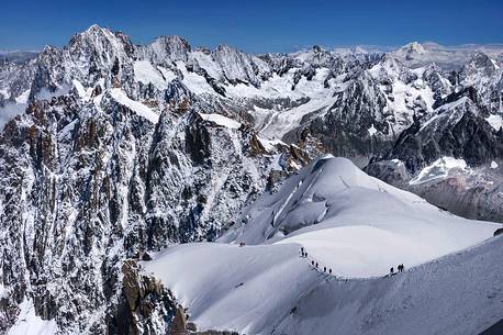 Mountaineers climbing up the Aiguille du Midi in the scenary of Les Grandes Jorasses, Mont Blanc massif, Chamonix, Haute Savoie, France, Europe