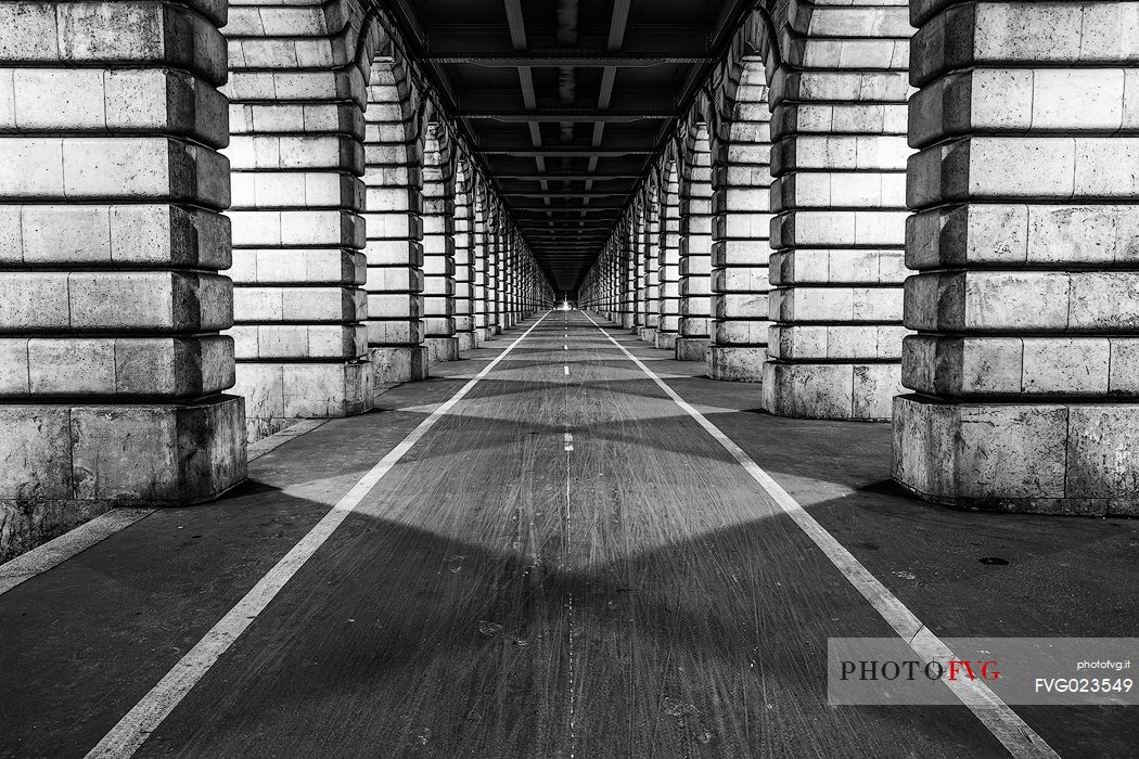 Bicycle lane Bir Hakeim bridge, Paris, France