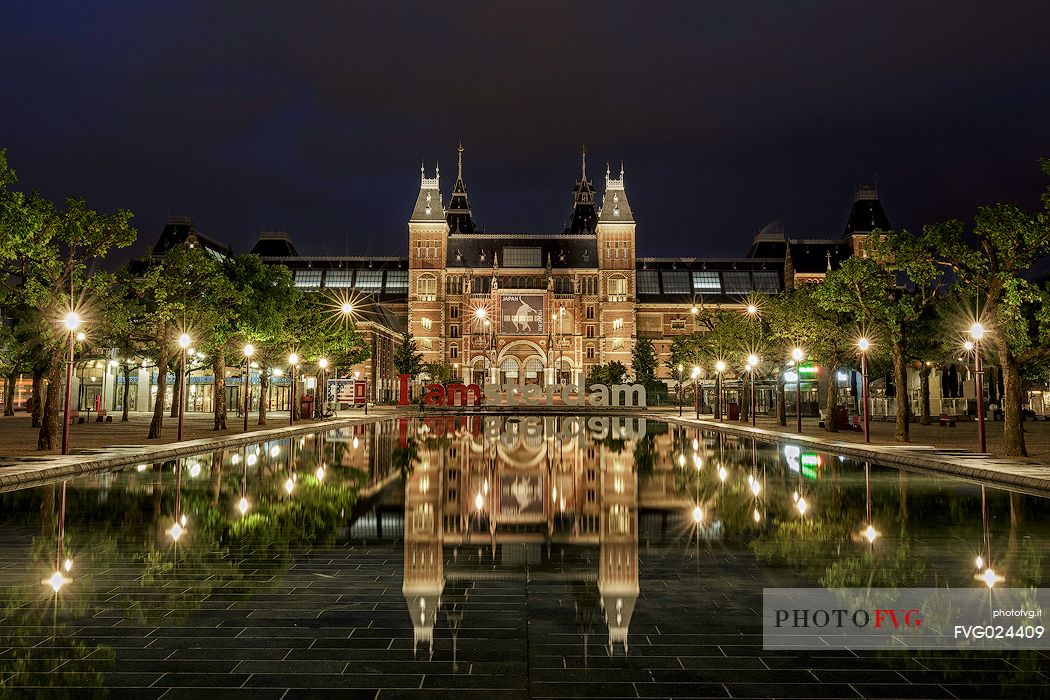 The Rijksmuseum is the most important museum of Amsterdam regarding Flemish period art works.