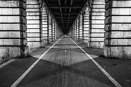 Bicycle lane Bir Hakeim bridge, Paris, France