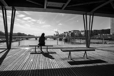 Tourist at passerelle Simone de Beauvoir. Paris, France