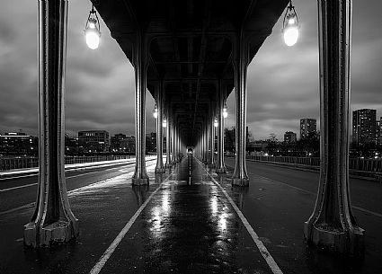 Bicycle lane Bir Hakeim bridge, Paris, France