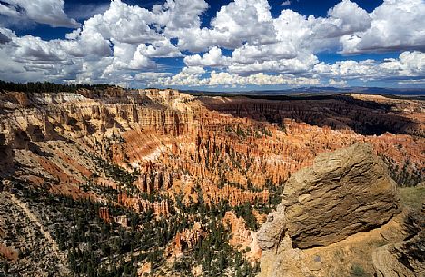Amphitheatre at Bryce Canyon National Park, Utah, United States of America Amphitheatre at Bryce Canyon National Park, Utah, United States of America