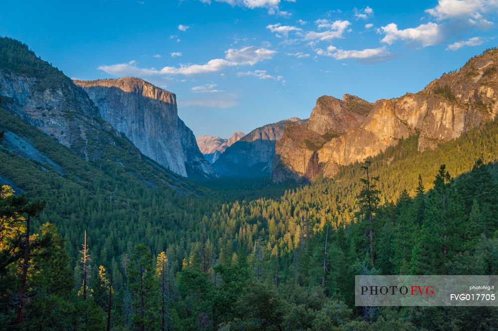 Yosemite National Park Valley from Tunnel View