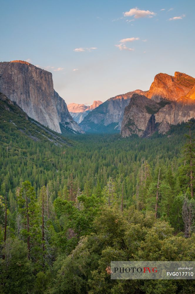 Yosemite National Park Valley from Tunnel View