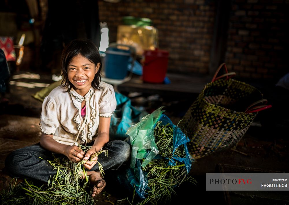 Young girl selling vegetable at local market Psa Kraom