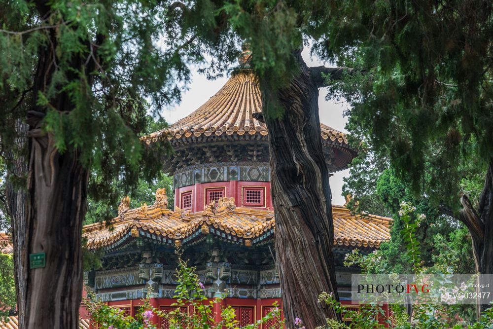 Typical building in Beihai Park, the imperial garden to the north-west of the Forbidden City in Beijing, China