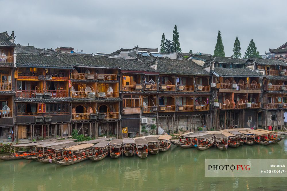 Ancient village of Fenghuang along the Tuo Jiang River, Hunan, Cina