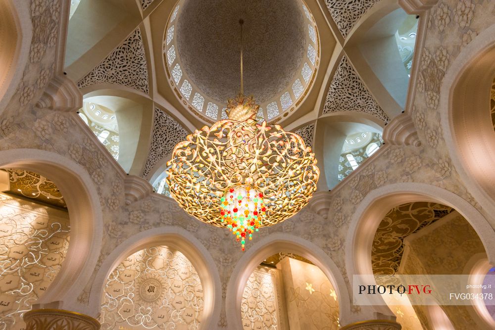 Beautiful vaulted ceiling of Sheikh Zayed Grand Mosque in Abu Dhabi, Emirate of Abu Dhabi, United Arab Emirates, UAE