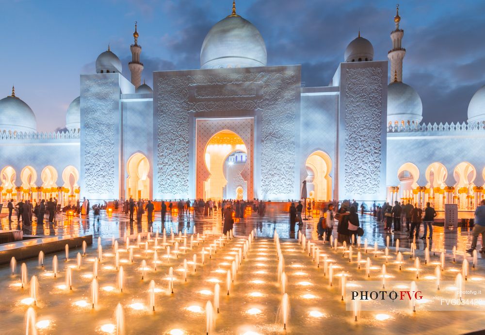 Entrance of Sheikh Zayed Grand Mosque in the City of Abu Dhabi at twilight, Emirate of Abu Dhabi, United Arab Emirates, UAE