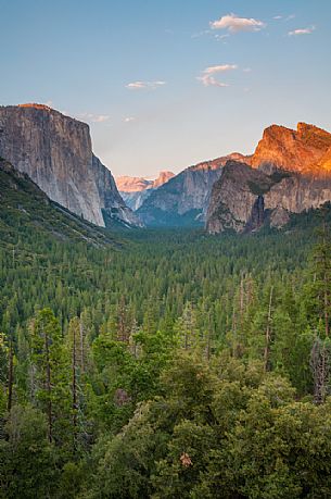 Yosemite National Park Valley from Tunnel View