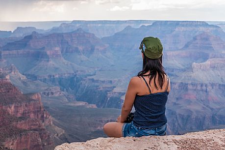 Girls sitting on the top of Grand Canyon