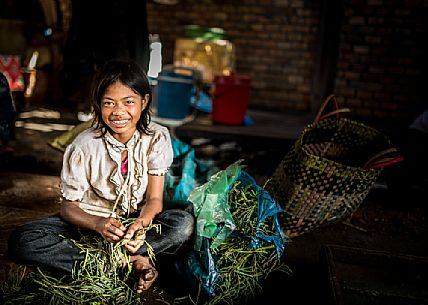 Young girl selling vegetable at local market Psa Kraom