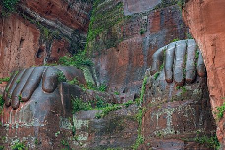 Giant Buddha, the largest buddha of the world carved on Emei Shan, sacred mount, Leshan, Sichuan, China Giant Buddha, the largest buddha of the world carved on Emei Shan, sacred mount, Leshan, Sichuan, China