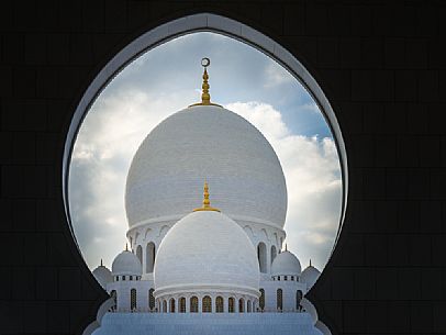 Detail of the roof o Sheikh Zayed Grand Mosque in the City of Abu Dhabi, Emirate of Abu Dhabi, United Arab Emirates, UAE