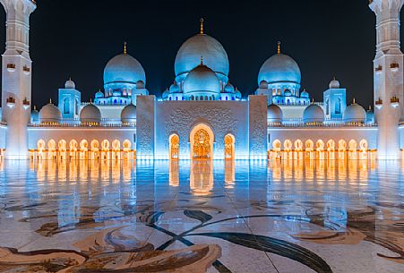 Sheikh Zayed Grand Mosque in Abu Dhabi with two minarets lighting at twilight, Emirate of Abu Dhabi, United Arab Emirates, UAE