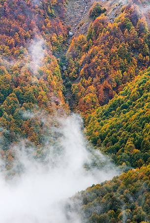 Clouds rise along the gorges crossed by rivers and waterfalls.
Monti della Laga area.