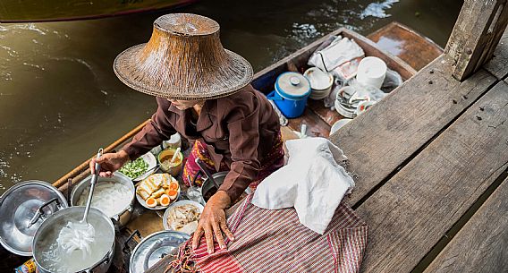 Ratchaburi, floating market near Damnoen Saduak west of Bangkok, Thailand