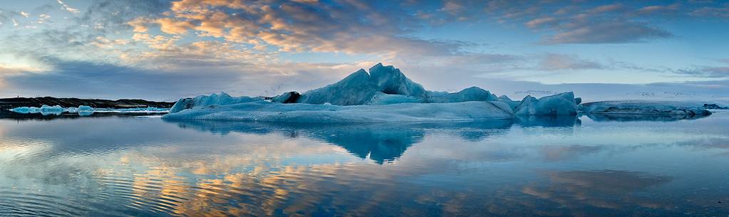 Overview of the ice lagoon Jokulsarlon