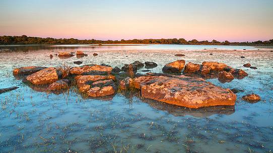 The plateau of the Giara is a vast area in the heart of Sardinia, with an area of 42 square kilometers, and a height of 550 meters above sea level. Just arrived one is enveloped by a feeling of extreme contact with nature