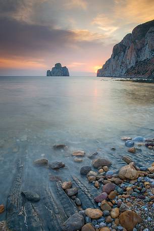Pan di Zucchero a Masua is one of the most famous seascapes for the presence of a massive cliff just off the coast,
The colors of the rocks complete a magical framework full of mystical atmosphere