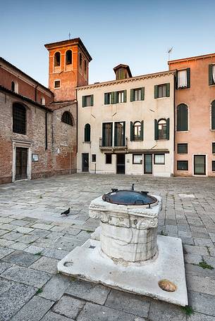 Small square with old well in Venice, Veneto, Italy, Europe