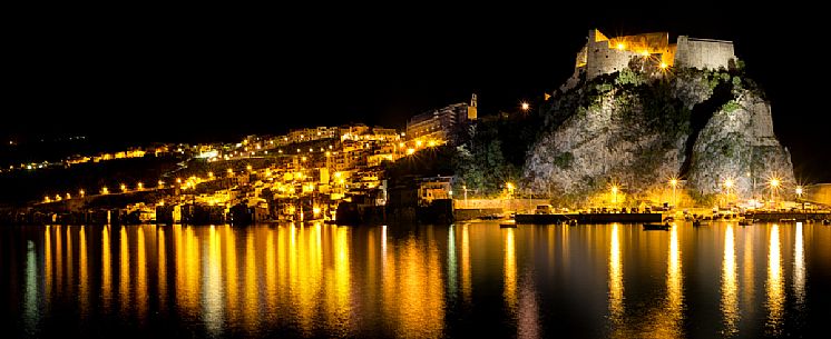 A night panoramic photograph of Scilla