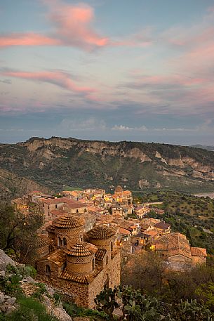 The village of Stilo with the Cattolica Byzantine temple in the foreground, Calabria, Italy, Europe
