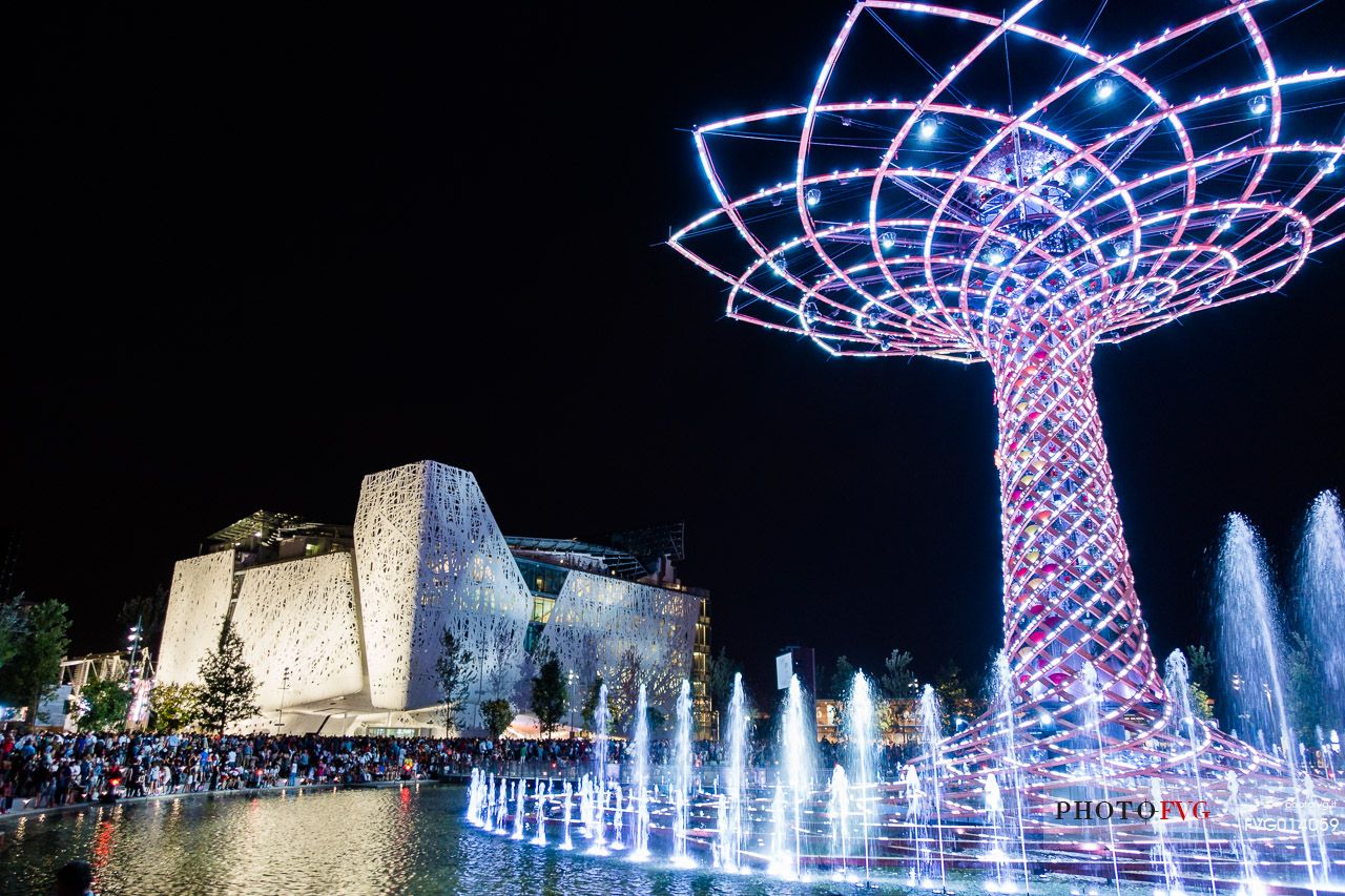 Tree of life show, Milan Universal Exposition 2015, Expo Milano 2015, architect Marco Balich