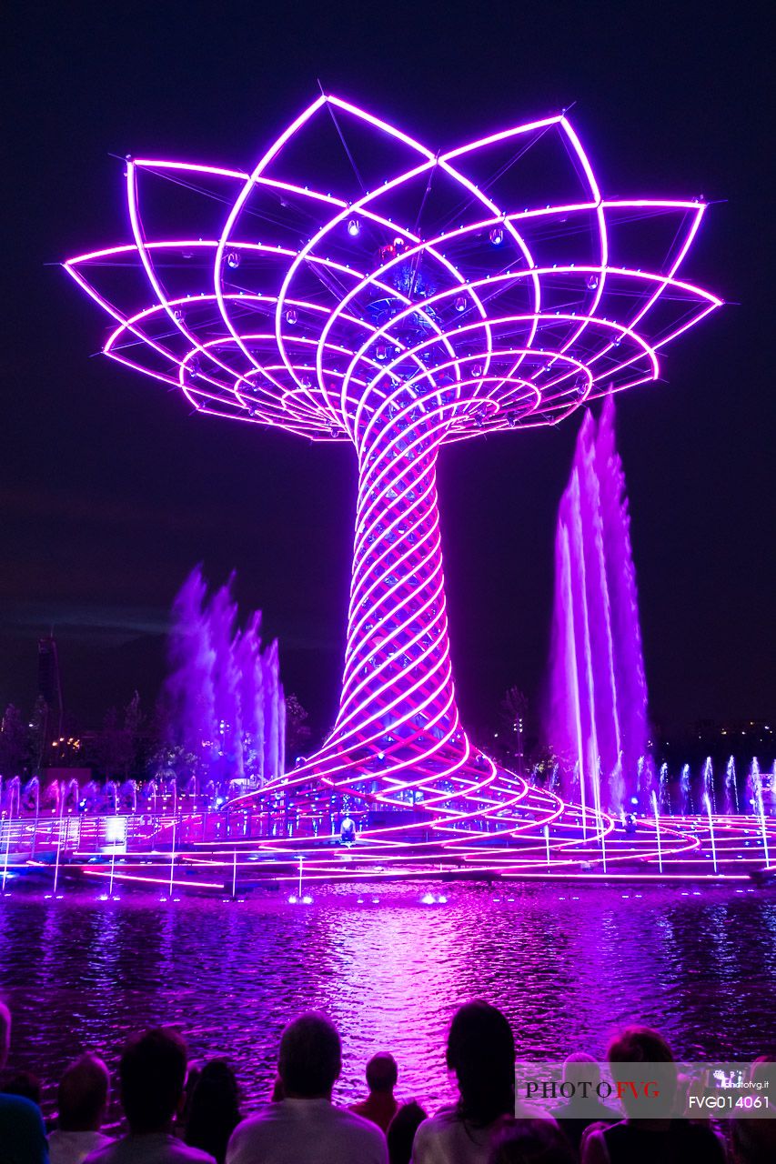 Tree of life show, Milan Universal Exposition 2015, Expo Milano 2015, architect Marco Balich