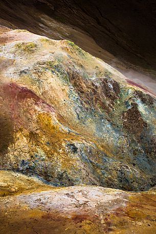 Colored reliefs near the Viti crater
