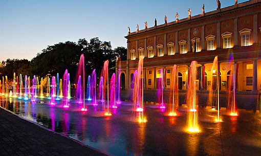 Vittoria square or Theaters square and the Teatro Municipale Valli theater, Reggio Emilia, Italia