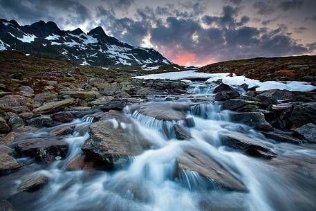 Thaw and mount Gavia at sunset.