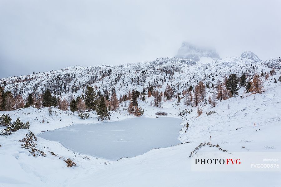 Lake Limidea snowy autumn, Mont Averau