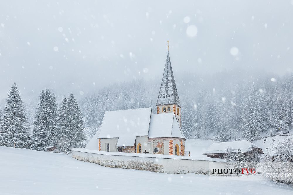 The small church of St. Oswald near Bad Kleinkirchheim, Carinthia, Austria, Europe