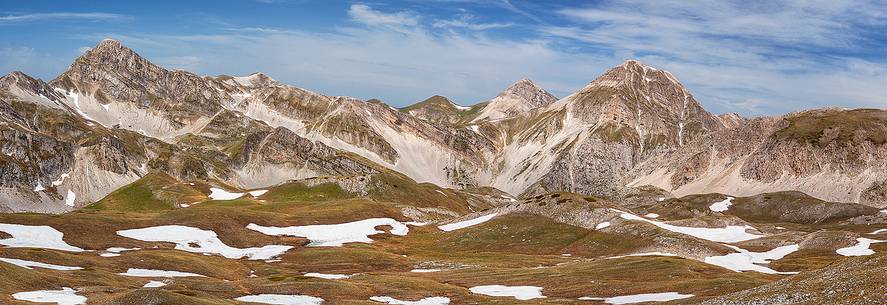 Sella di monte Aquila, (Appennine), 2494m, Gran Sasso National Park, summer 