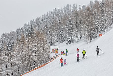 Skiers in the ski area of Maibrunnbahn, Bad Kleinkirchheimm, Carinthia, Austria, Europe
