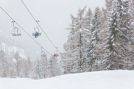 Skiers in the chair lift of Maibrunnbahn, Bad Kleinkirchheimm, Carinthia, Austria, Europe