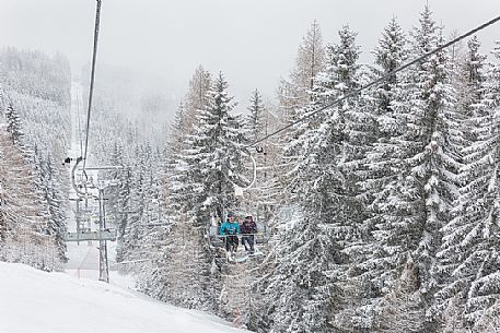 Skiers in the chair lift of Maibrunnbahn, Bad Kleinkirchheimm, Carinthia, Austria, Europe