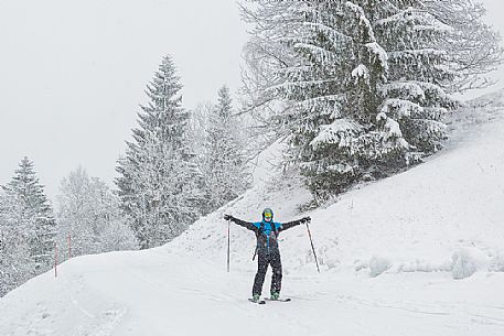 Skier on the slope of Maibrunnbahn ski area, Bad Kleinkirchheim, Carinthia, Austria, Europe 