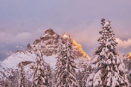 View of Tre Cime di Lavaredo peak from lake Antorno at sunset, dolomites, Misurina, Veneto, Italy, Europe