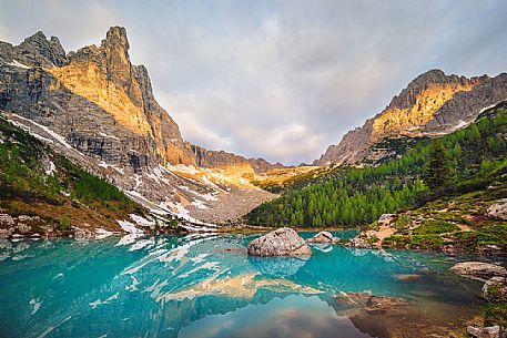 Sorapiss Lake against Dito di Dio peak at sunrise, Cortina d'Ampezzo, Dolomites, Veneto, Italy, Europe