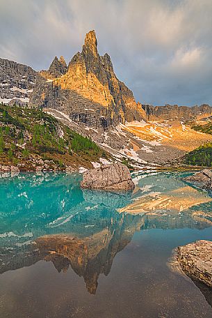 Sorapiss Lake against Dito di Dio peak at sunrise, Cortina d'Ampezzo, Dolomites, Veneto, Italy, Europe