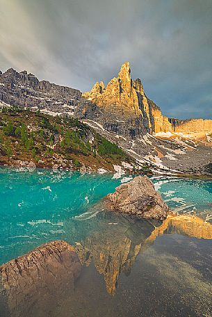 Sorapiss Lake against Dito di Dio peak at sunrise, Cortina d'Ampezzo, Dolomites, Veneto, Italy, Europe